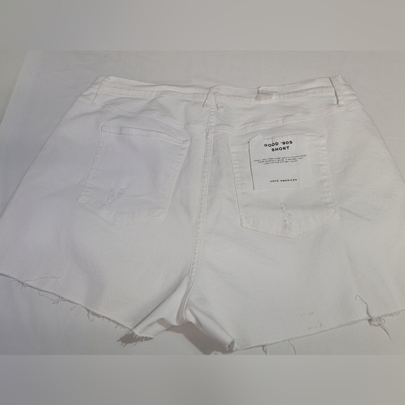 Good American Good 90’s Denim Short White Midrise Distressed Size 18 - Picture 9 of 15